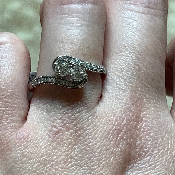 Diamond Ring - Picture 3 of 6